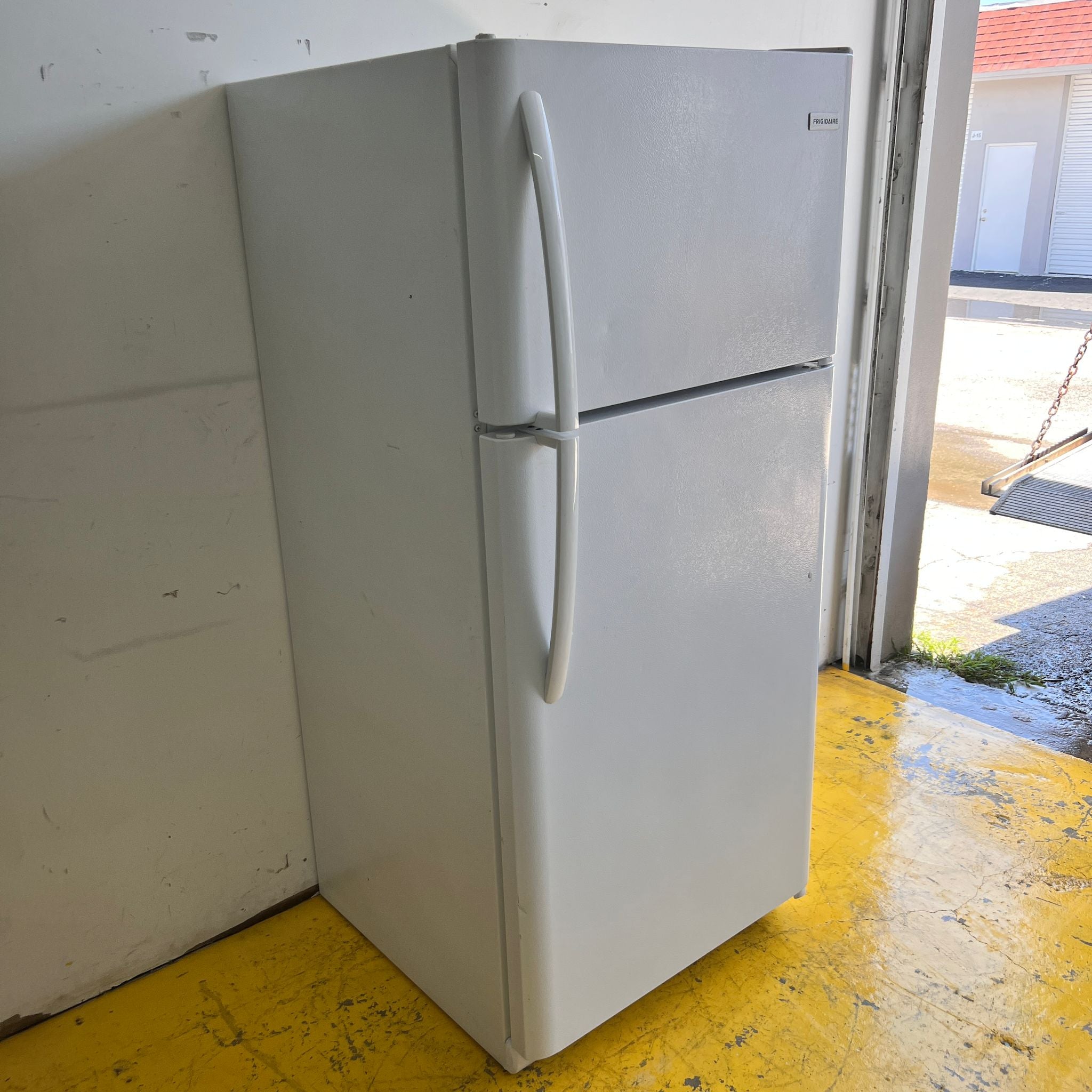 Frigidaire Top and Bottom Refrigerator Frigidaire Top and Bottom Refrigerator